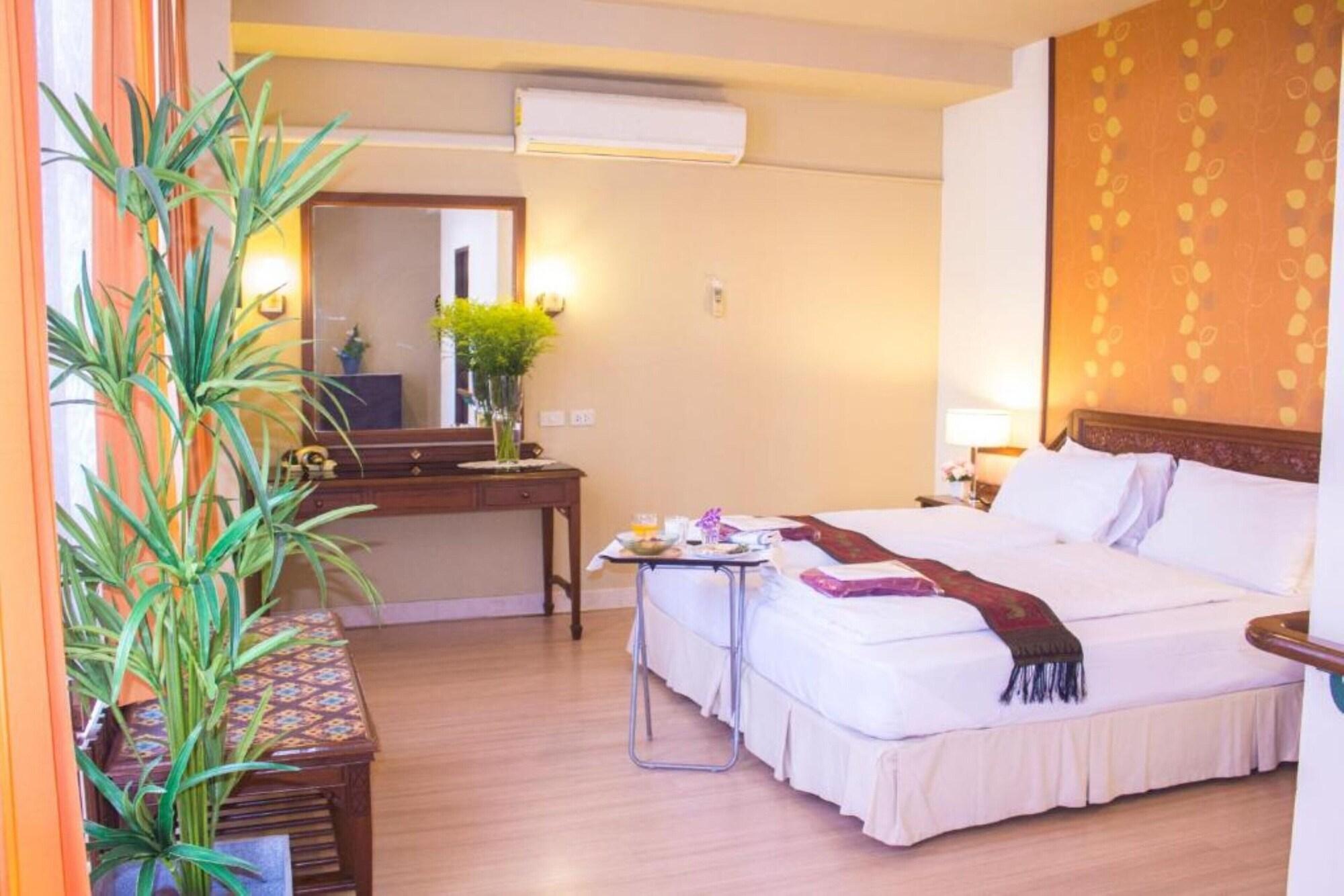People Place Boutique In Town Hotel - Sha Extra Plus Чиангмай Екстериор снимка
